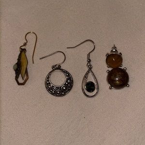 Mixed set of single earrings